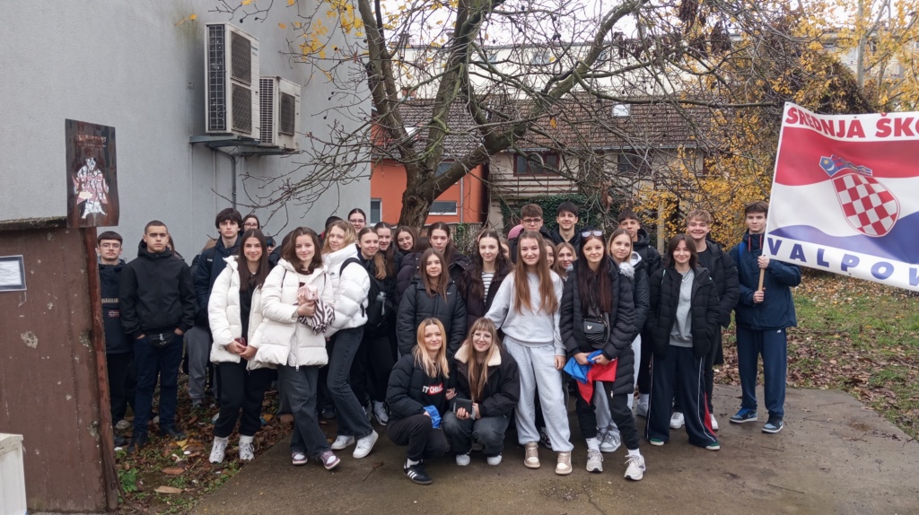 UČENICI SREDNJE ŠKOLE VALPOVO U KOLONI SJEĆANJA