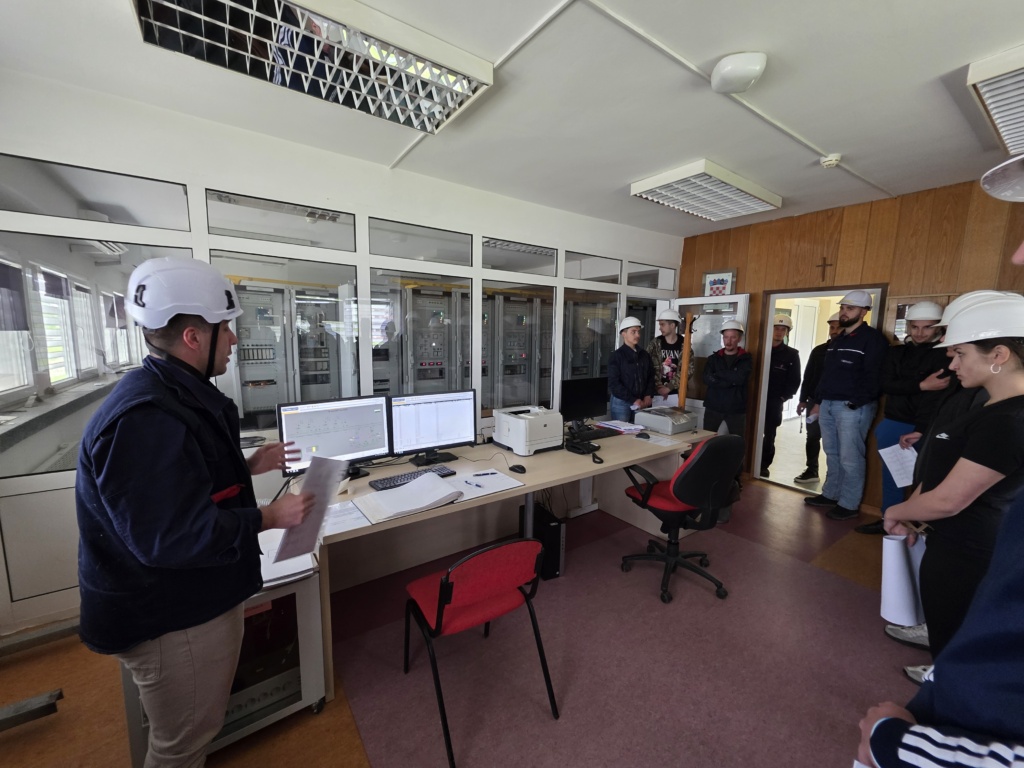 TERENSKA NASTAVA: BUDUĆI ELEKTROMEHANIČARI U POSJETU TS VALPOVO 2