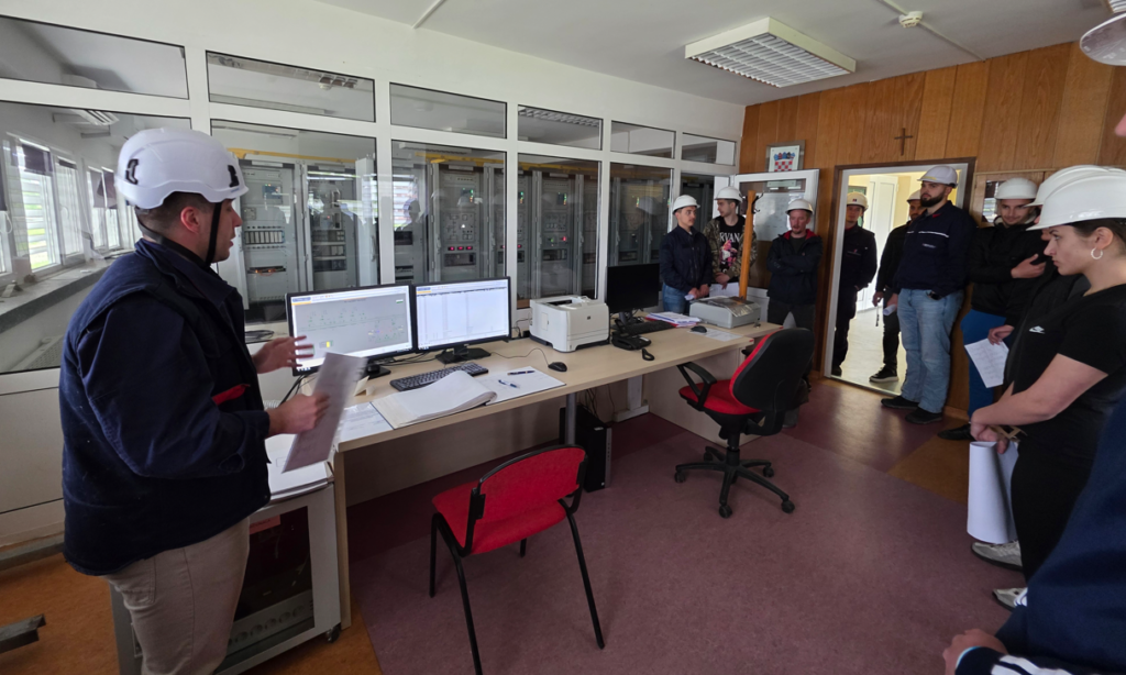 BUDUĆI ELEKTROMEHANIČARI U POSJETU TS VALPOVO 2