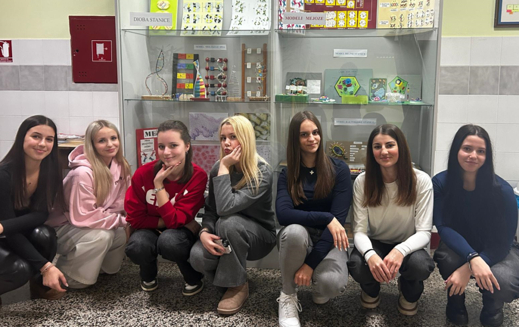 IZLOŽBA RADOVA UČENIKA 3.OG IZ BIOLOGIJE