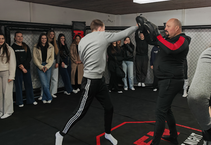 SPORTSKI MENADŽMENT I PODUZETNIŠTVO U PRAKSI – UČENICI NA TERENSKOJ NASTAVI U SAMBO I MMA KLUBU BELIŠĆE