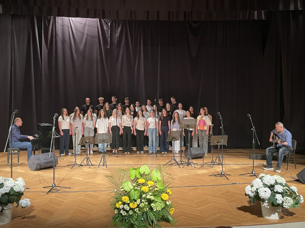 SVEČANI ISPRAČAJ MATURANATA I UČENIKA ZAVRŠNIH RAZREDA